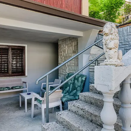 Lev With Terrace And 2 Bedrooms *
