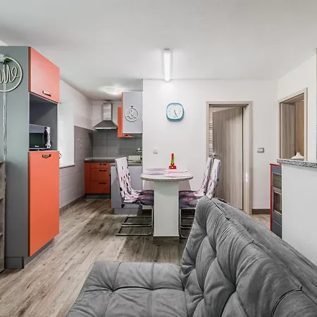 Lev With Terrace And 2 Bedrooms