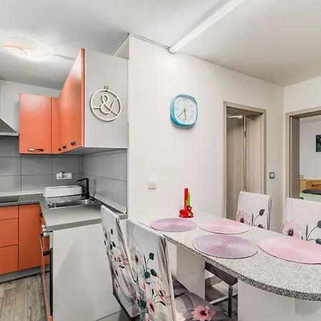 Lägenhet Lev With Terrace And 2 Bedrooms *