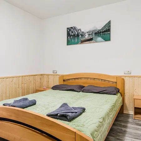 Lev With Terrace And 2 Bedrooms *
